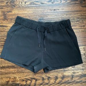Cinchable waist high rise shorts w/pockets
